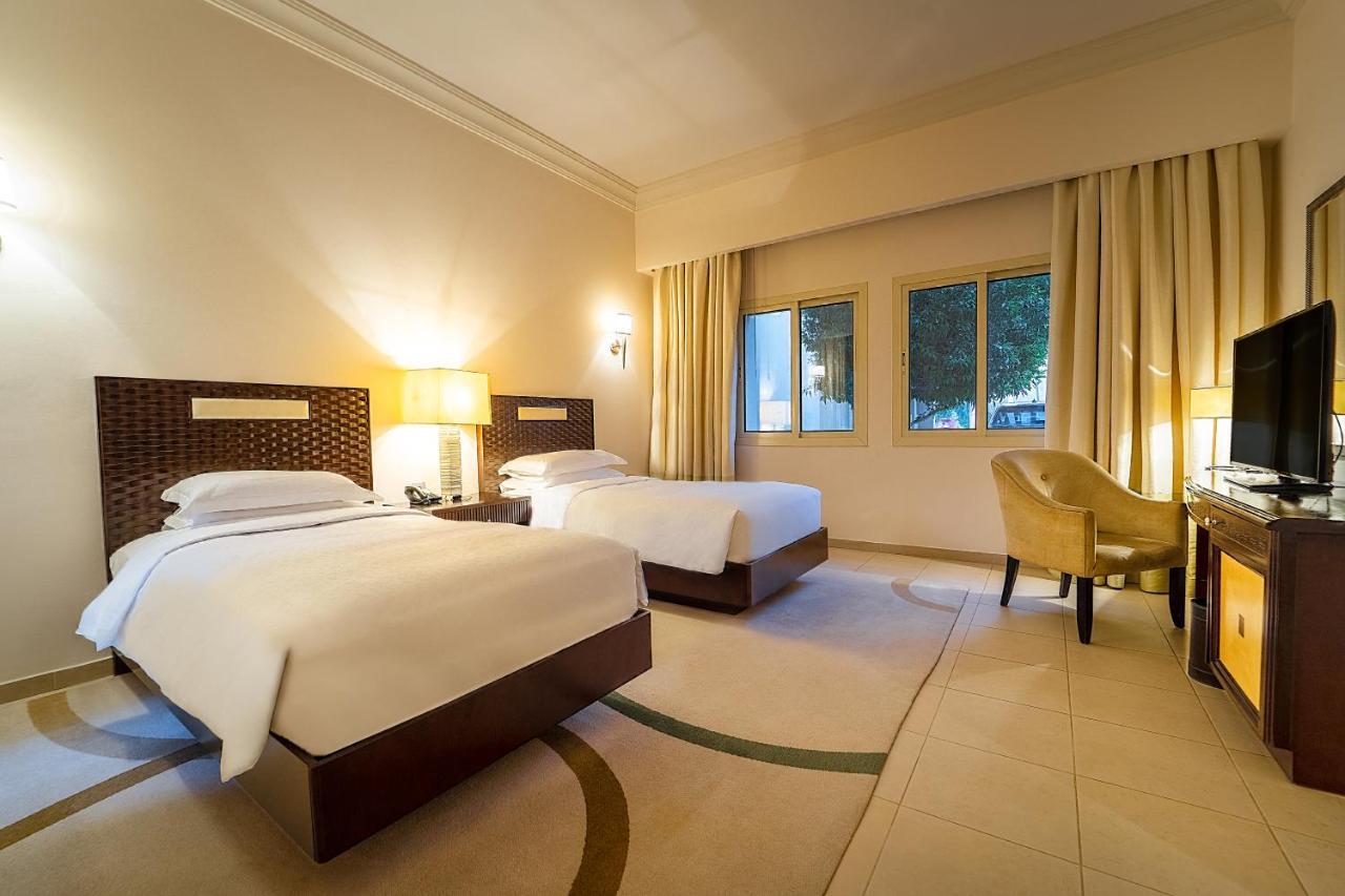多哈君悦别墅酒店 外观 照片 A room at the hotel