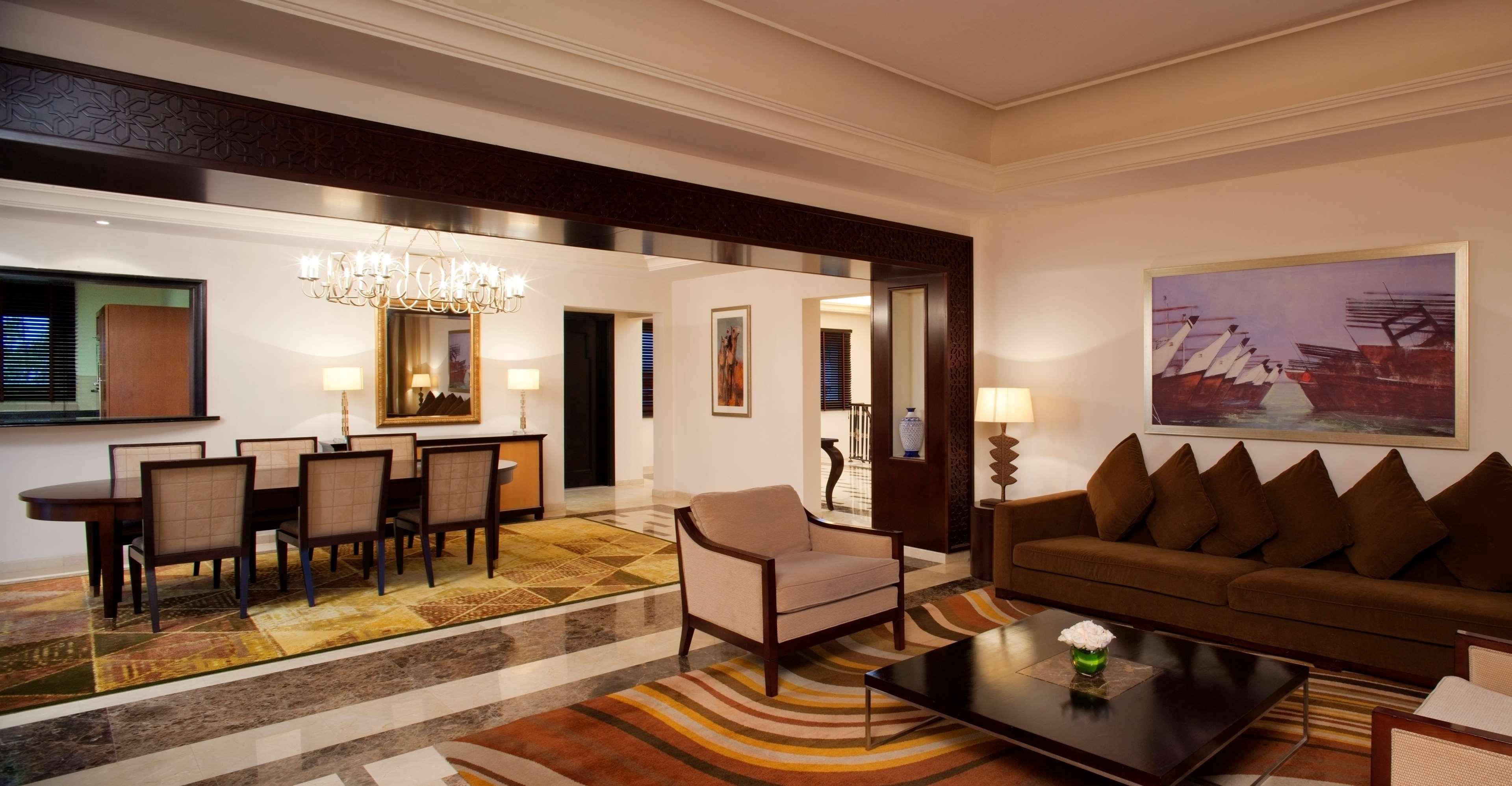多哈君悦别墅酒店 外观 照片 A suite at the Taj Mahal Palace, Mumbai
