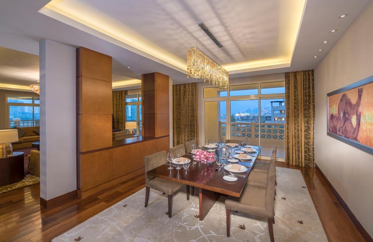 多哈君悦别墅酒店 外观 照片 A dining room