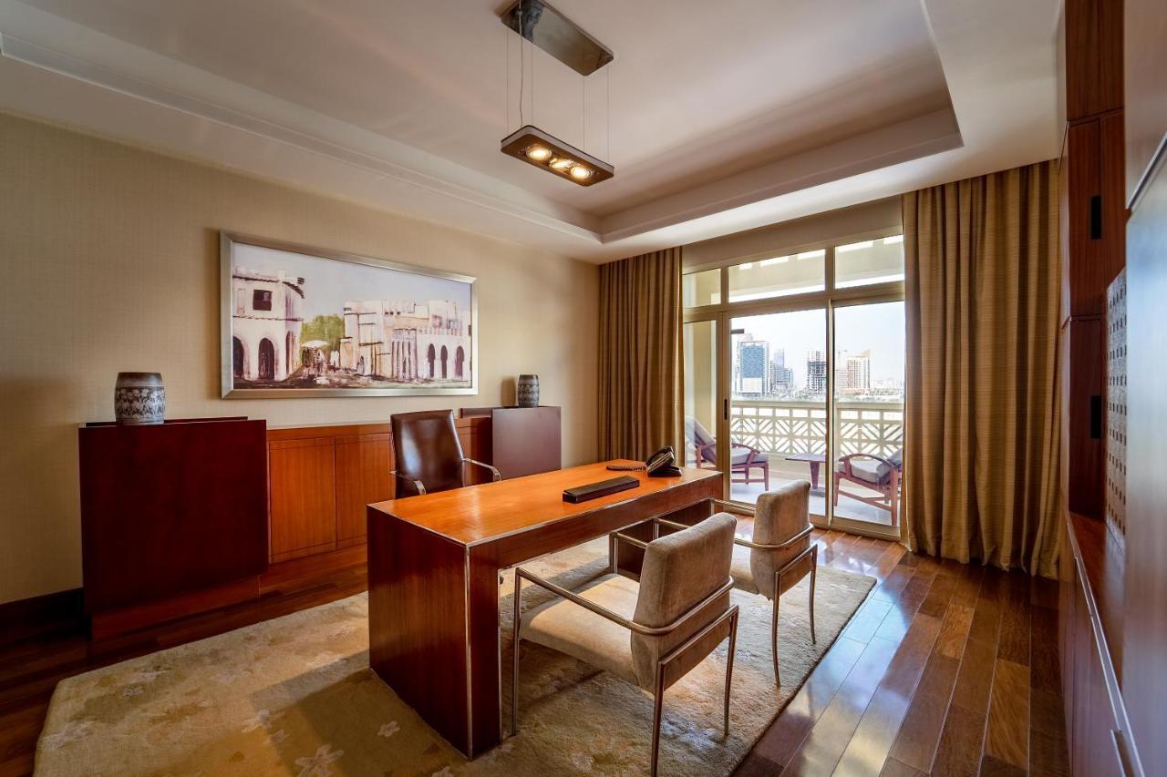 多哈君悦别墅酒店 外观 照片 Office in the Emirates Palace