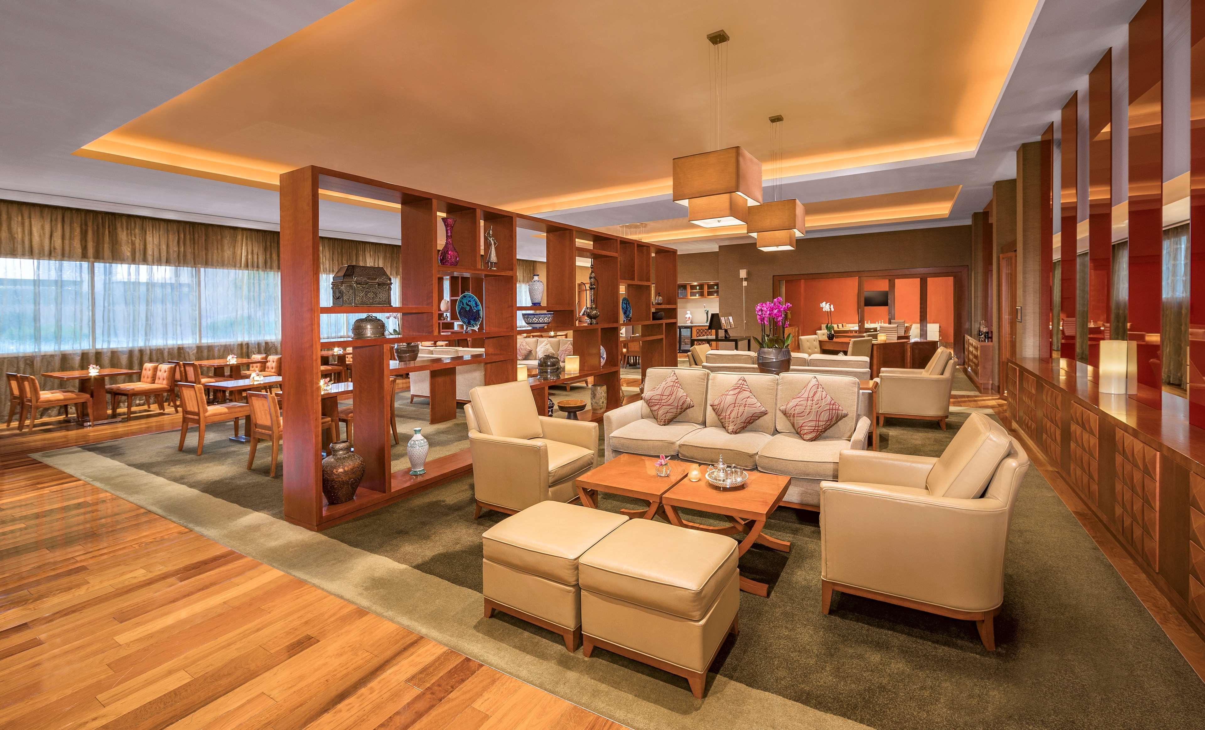 多哈君悦别墅酒店 外观 照片 The lounge at the airport