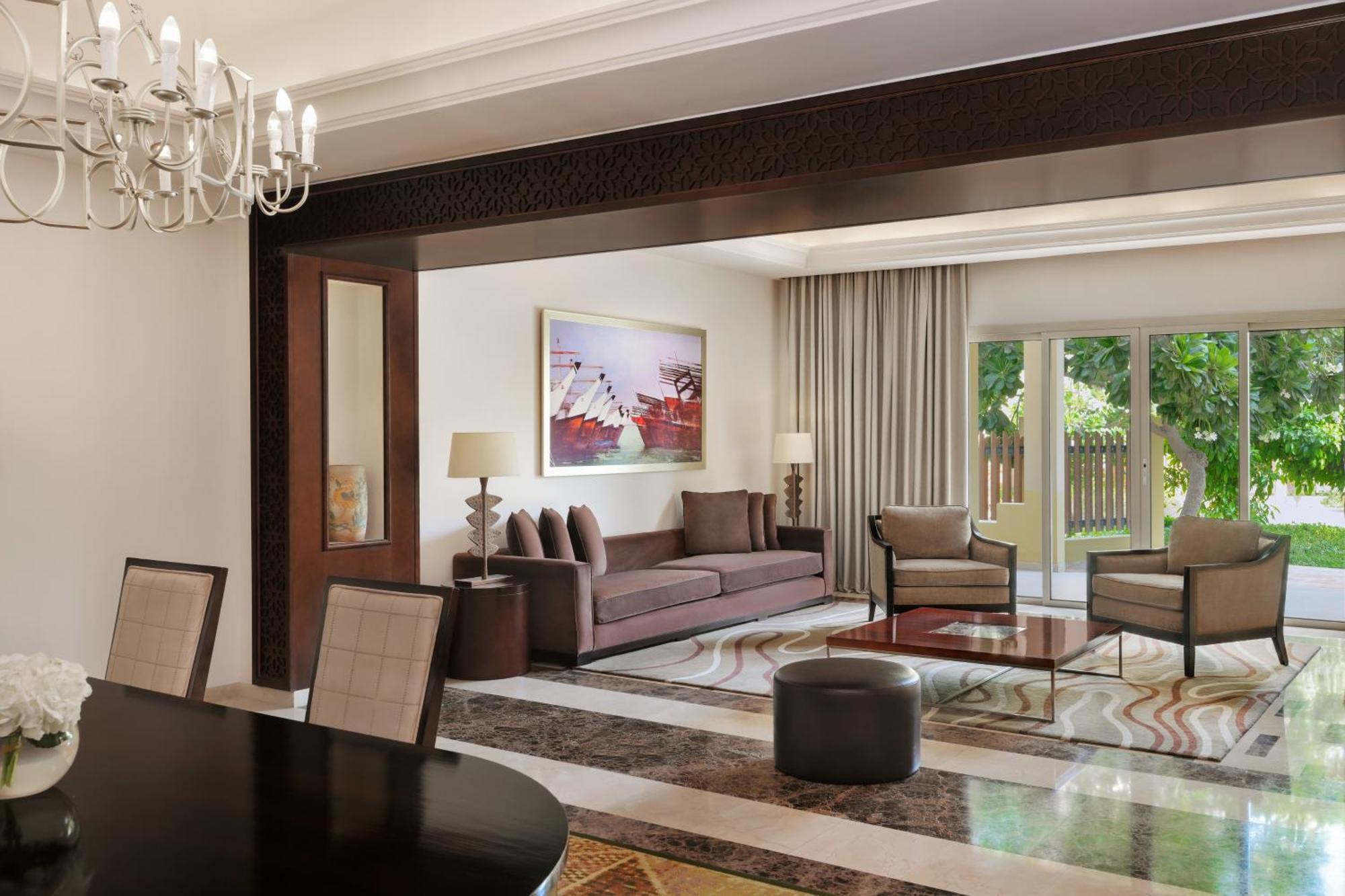 多哈君悦别墅酒店 外观 照片 A suite at the Ritz-Carlton, DIFC