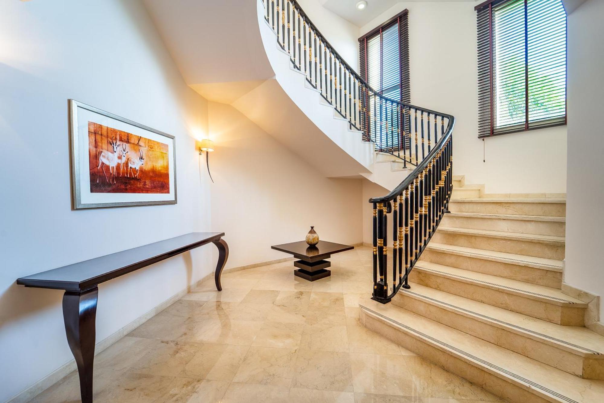 多哈君悦别墅酒店 客房 照片 Marble flooring