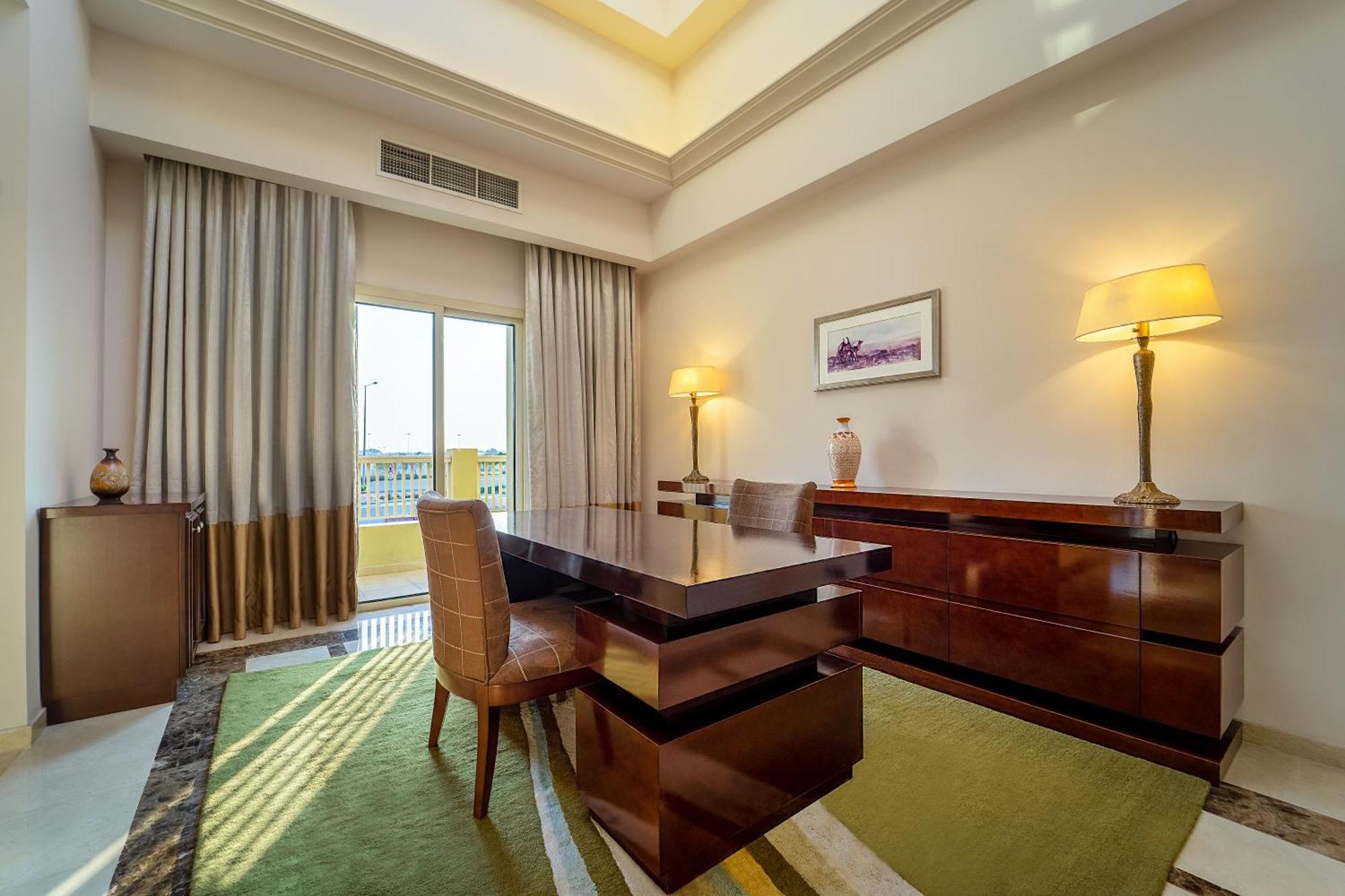多哈君悦别墅酒店 客房 照片 A room at the hotel